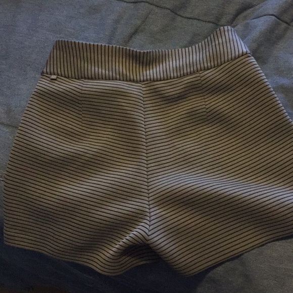 Striped shorts - Picture 2 of 2